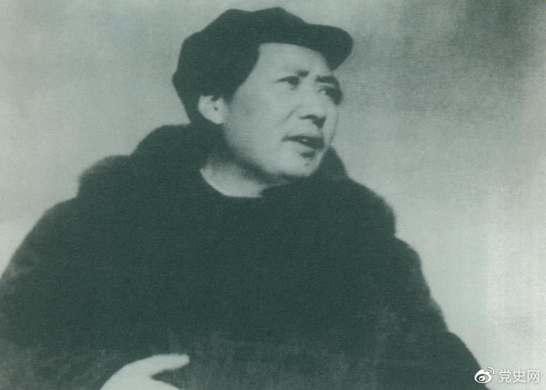 　　1949年3月23日，毛澤東率領(lǐng)中共中央機(jī)關(guān)離開(kāi)西柏坡前往北平。出發(fā)時(shí)，他對(duì)周恩來(lái)說(shuō)，今天是進(jìn)京的日子，進(jìn)京趕考去。我們決不當(dāng)李自成，我們都希望考個(gè)好成績(jī)。